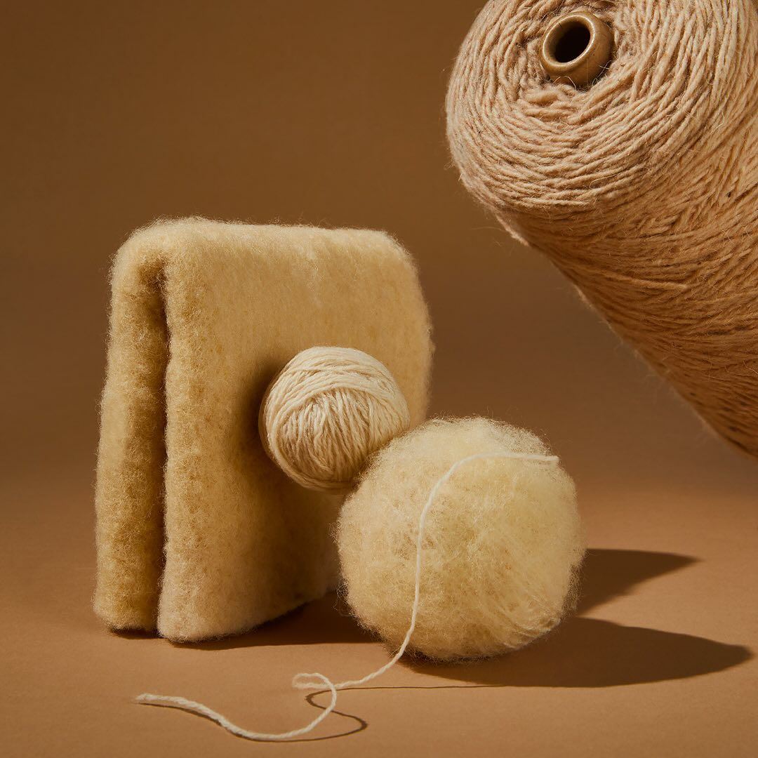 تفاوت‌های اصلی منسوجات بافته و بی‌بافت؛ بررسی کاربردها، دوام و پایداری